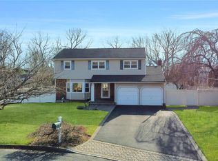 7 Roman Ct, Lake Grove, NY 11755