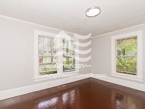 1069368_003_dining_room_4.jpg
