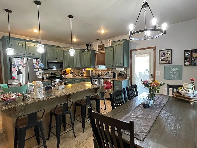 825 Locharno Dr — Photo 10