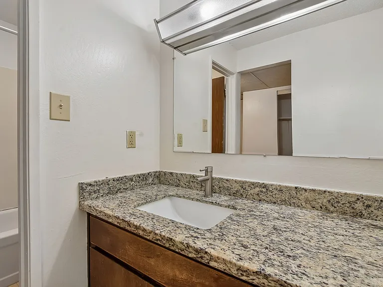Alvarado Parkside — Photo 11