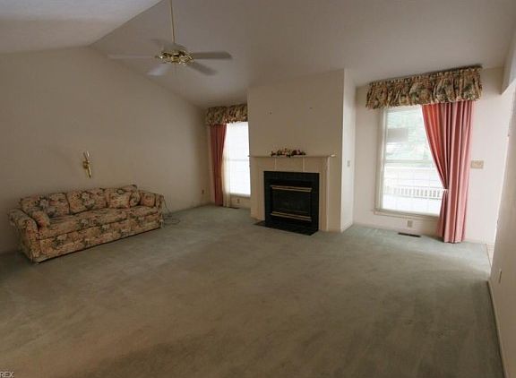 3rd image of 4739 Queen Anne Ave