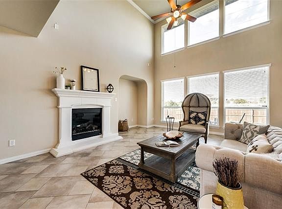4th image of 724 Rolling Hills Ln