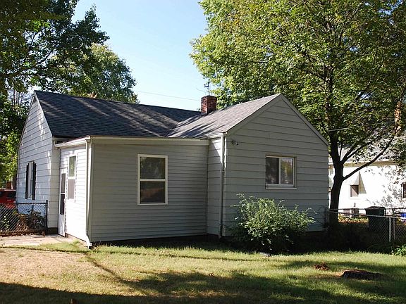 3rd image of 2205 W Ayres Ave