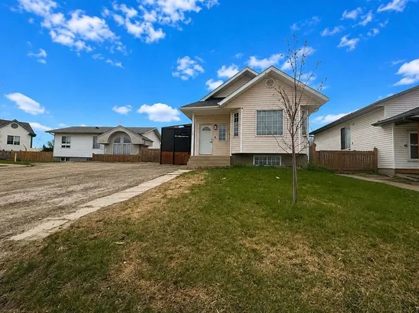 8128 E 95th St, Grande Prairie, AB T8V 7G3