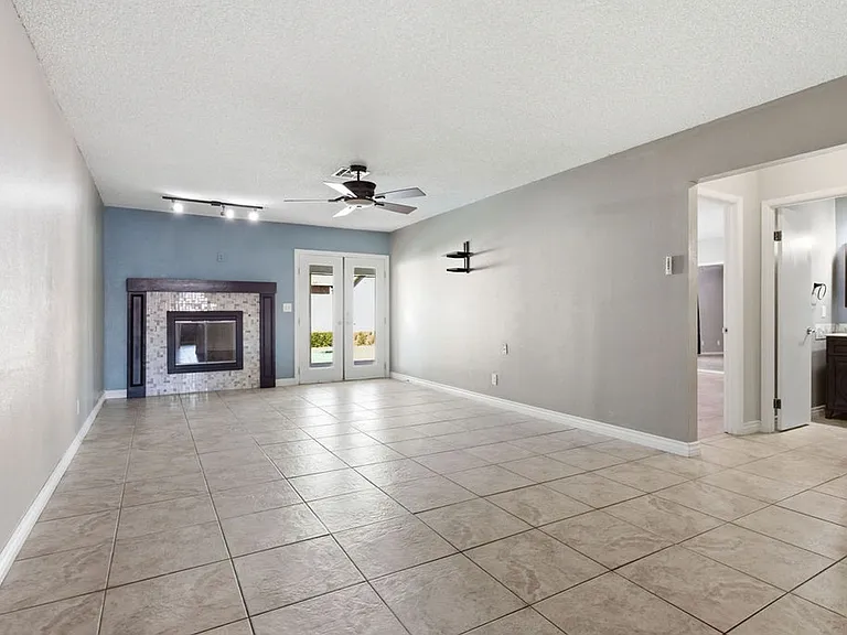 4561 Paseo El Rio Dr — Photo 11