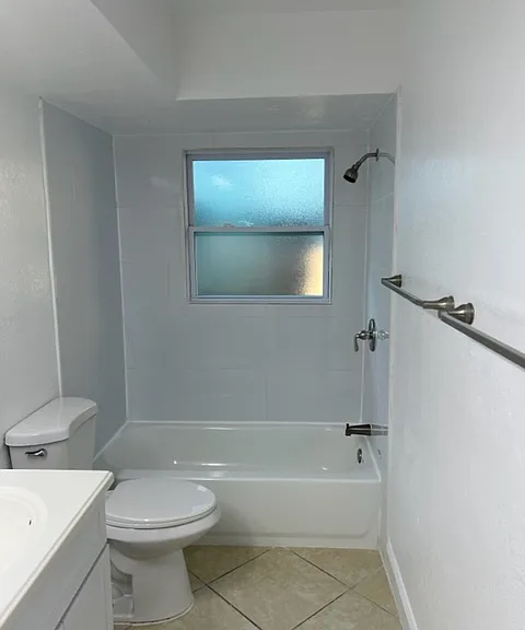 212 Debby Ct #B — Photo 16