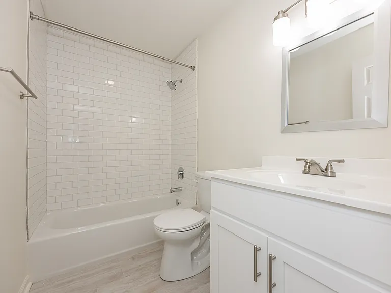 670 N 8th St #2 — Photo 3