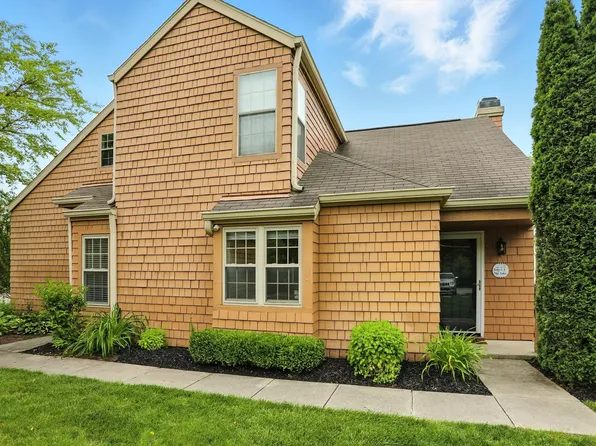 7414 Harbour Isle, Indianapolis, IN 46240