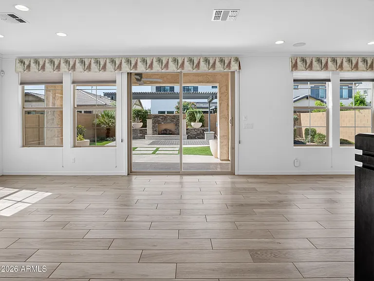 2141 E Flamingo Way — Photo 31