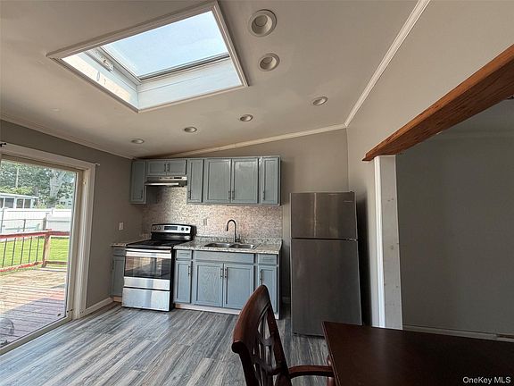 5th image of 300 Beachview Street