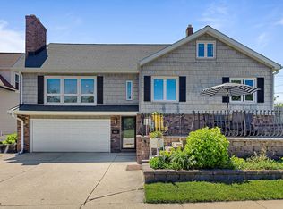 5421 S Lake Dr, Cudahy, WI 53110
