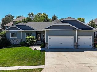 1905 W River Bluff Dr, Brandon, SD 57005