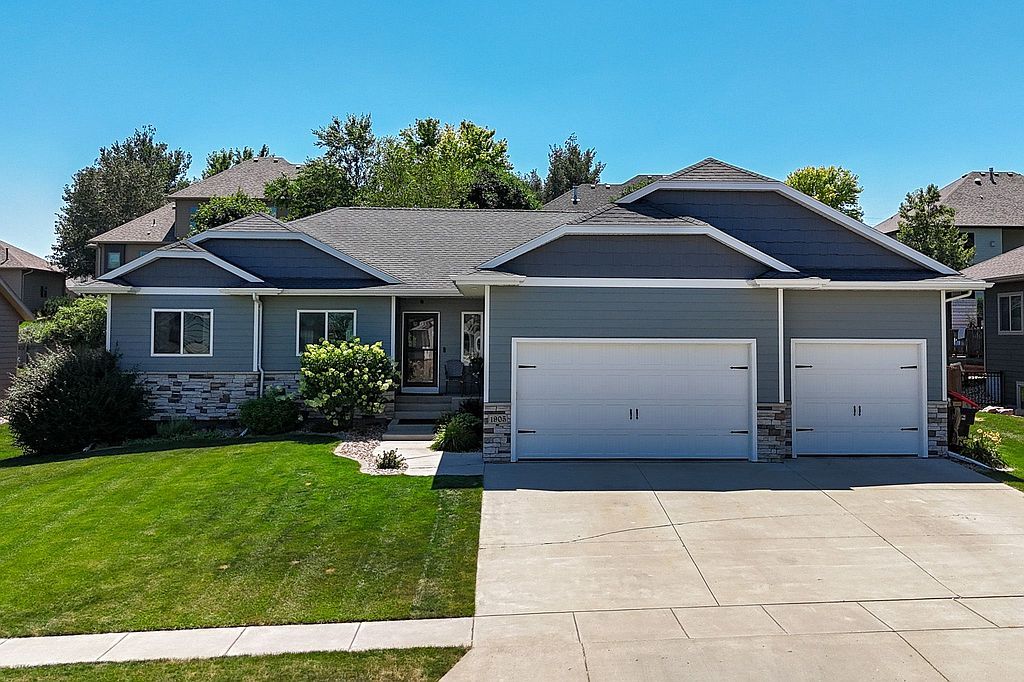 1905 W River Bluff Dr - Property Image
