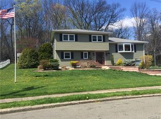 25 Quake Ln, Pearl River, NY 10965