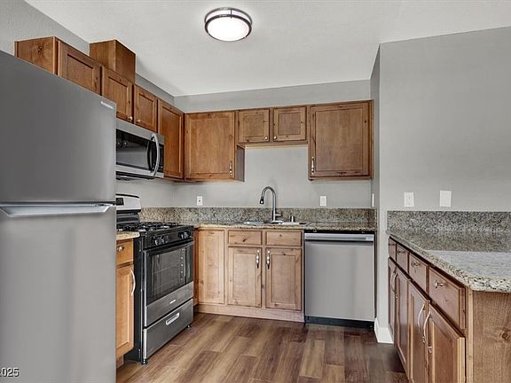 5th image of 733 Rock Springs Dr APT 201