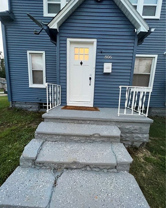 1st image of 806 E St