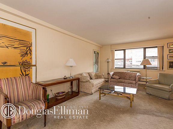 4th image of 40 Stoner Ave APT 2R