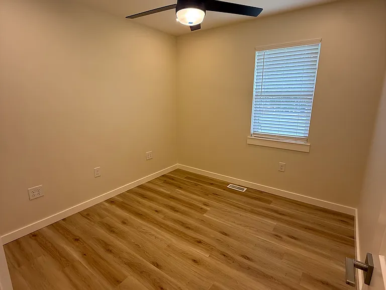 2360 Parkway Dr SE — Photo 13