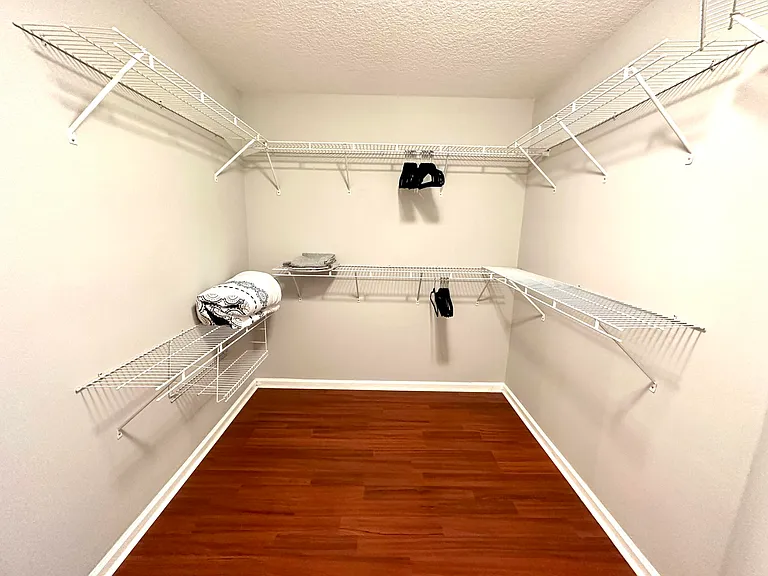 1000 Lake Breeze Dr — Photo 13
