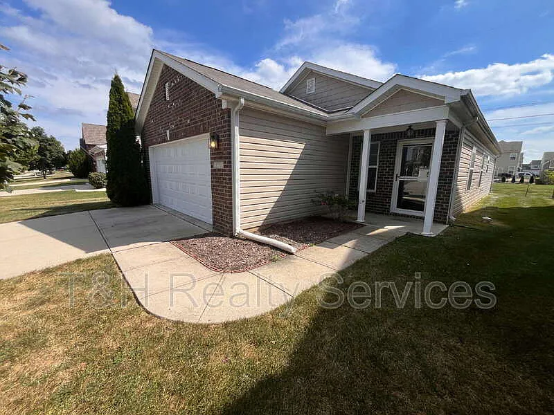 3 bed, 2.0 bath, 1275 sqft, $2,100 — Photo 2