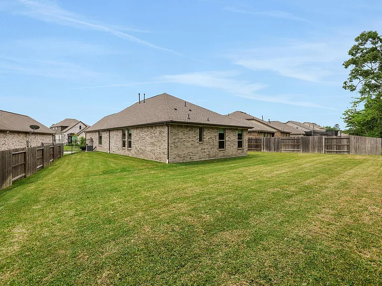 4933 Chester Lake Ln — Photo 30