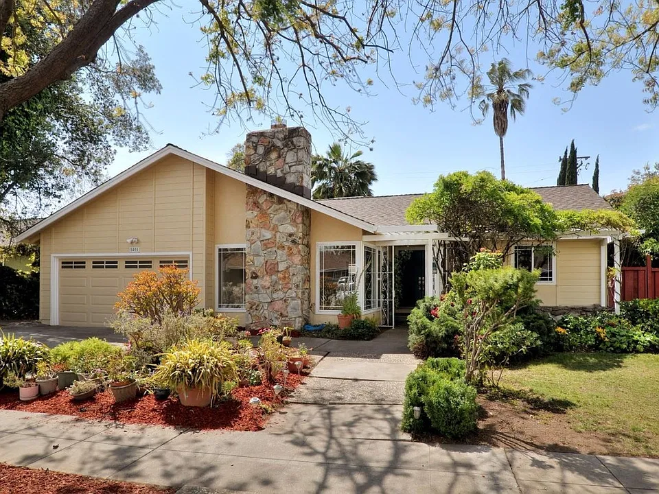 1401 Pointe Claire Ct