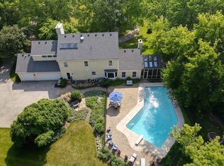 8 Stone Ridge Dr, South Barrington, IL 60010