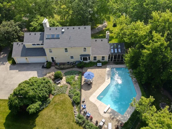 8 Stone Ridge Dr, South Barrington, IL 60010