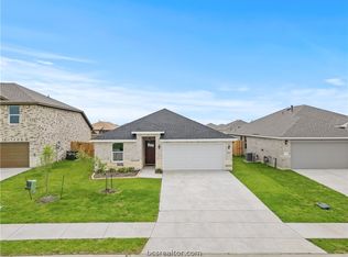2203 Spyglass Dr, Navasota, TX 77868