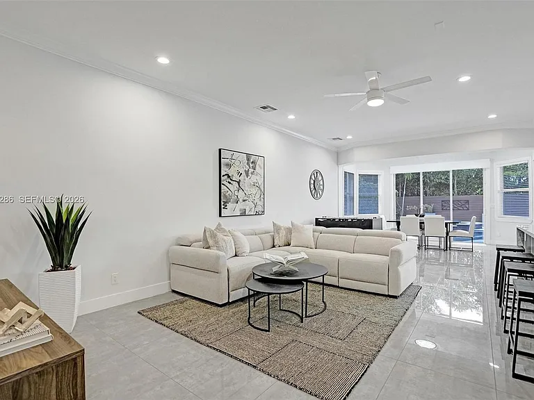 453 SW 5th Ave — Photo 11