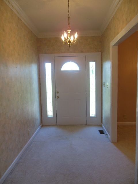 SPACIOUS FOYER