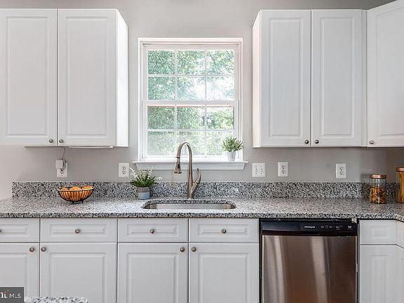 4th image of 9 Appletree Ln