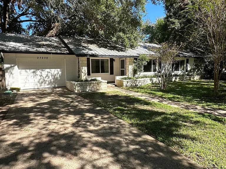 27238 Austin St — Photo 39