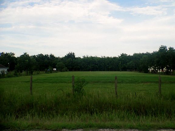 Vacant 1.25 acre lot ready to build with pad even built up for home site. Separate and sell or build a new home . Totally fenced.