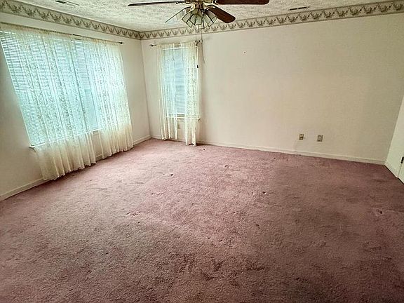 3rd image of 112 Gwen Dr Unit 1J