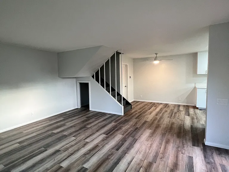 230 Rancho Dr — Photo 3