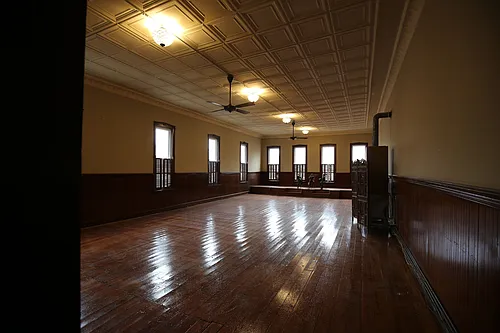 123 N Sale St Photo 1