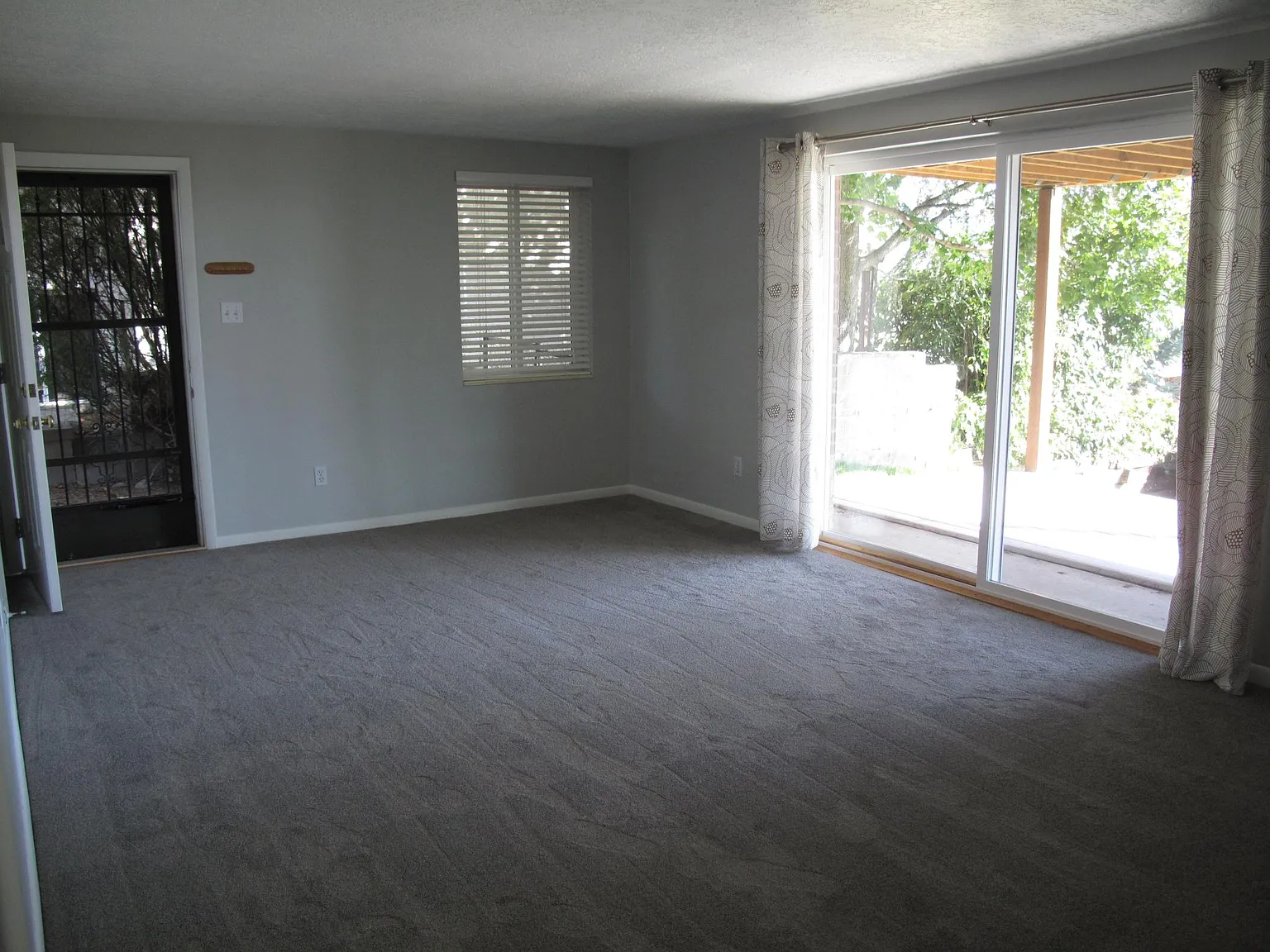 2 bed, 1000 sqft, $1,975 — Photo 4