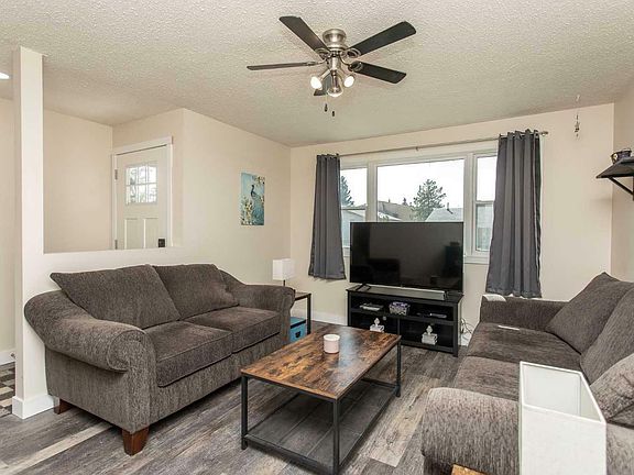 3rd image of 9 McDougall Cres