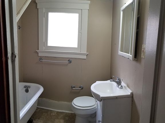 1st floor bath