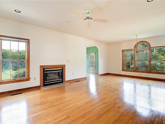 2nd image of 4925 Crispin Ct