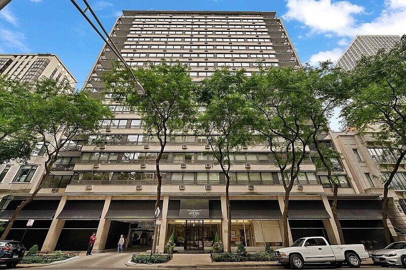 1st image of 33 E Cedar St APT 3H