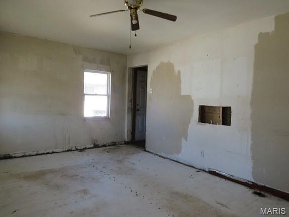 3rd image of 128 Bonds Ave