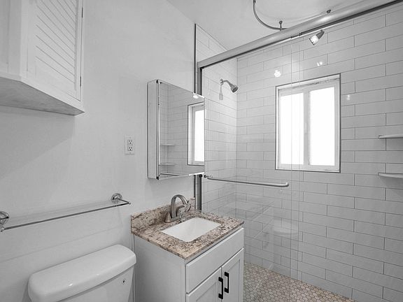 4th image of 547 W San Juan Ave Unit B