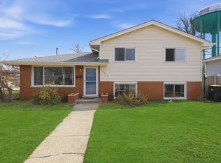 10345 Barnard Dr, Chicago Ridge, IL 60415