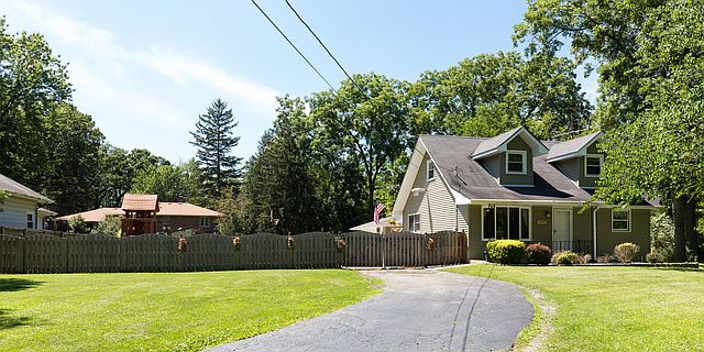 1st image of 15418 Waverly Ave