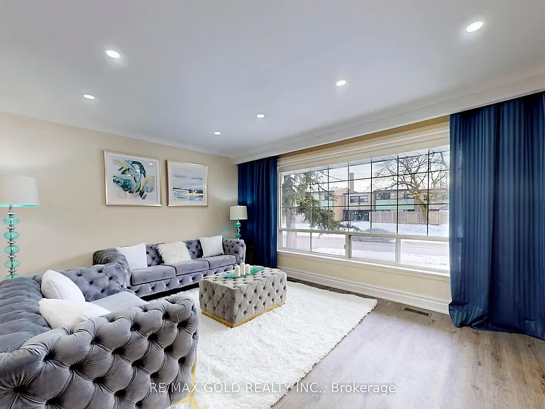 189 Kingsview Blvd — Photo 5