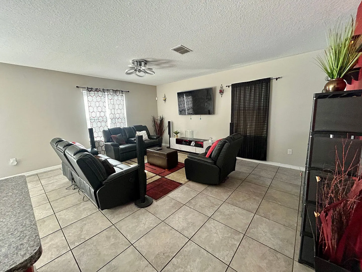 Beautiful 4-Bedroom Home for Rent in Wimauma, FL Exceptional Value and Amenities — Photo 3
