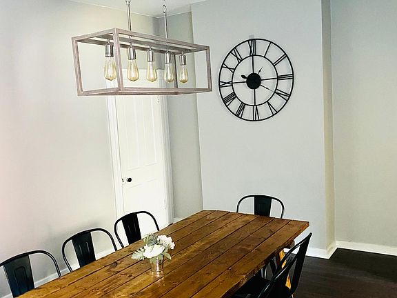 Large dining room for entertaining.