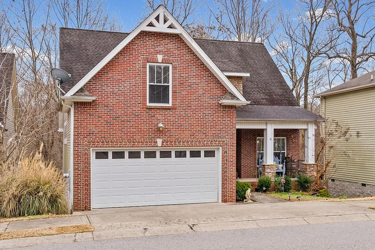 Building Photo - 632 Hidden Valley Dr